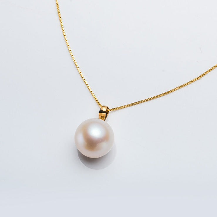 Akoya Pearl Necklace in 18K Gold
